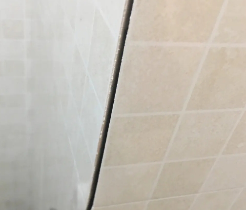 江阴瓷砖空鼓维修公司分享阳台瓷砖脱落的修复过程可以分为以下几个步骤